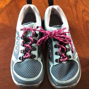 Astral women’s size 7 shoes